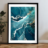 Moderný obraz na plátne v tyrkysovo-zlatých odtieňoch, elegantná atmosféra, príroda a luxusný dojem | Plagát na stenu s EXTRA efektom - Marble of Sea – produkt