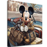 Vintage obraz na plátne s motívom Mickey Mouse na Dovolenke, krajina v modro-červených odtieňoch, dobrodružstvo a nostalgia, vhodný do detskej izby – hlavný