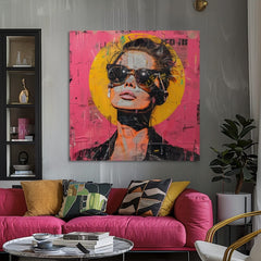 Pop art obraz na plátne s motívom žena, portrét, ľudia v oranžovo-ružových odtieňoch, drzá atmosféra, mestský život a popkultúra, vhodný do kancelárie – produkt
