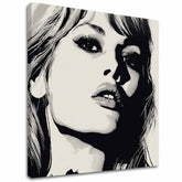 Moderný obraz na plátne s motívom Brigitte Bardot - Elegancia 60. rokov, vlasy v bielo-čiernych odtieňoch, dramatická atmosféra | Obraz Brigitte Bardot - Elegancia 60. rokov – hlavný