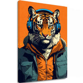 Moderný obraz na plátne s motívom Tiger Vibes, tiger, slúchadlá, sako v oranžovo-modrých odtieňoch, príroda | Obraz Tiger Vibes – hlavný