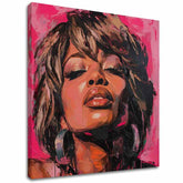 Ručne maľovaný obraz na plátne s motívom Tina Turner - Kráľovná rocku, slúchadlá v hnedých odtieňoch, zmyselná atmosféra, krása | Obraz Tina Turner - Kráľovná rocku – hlavný