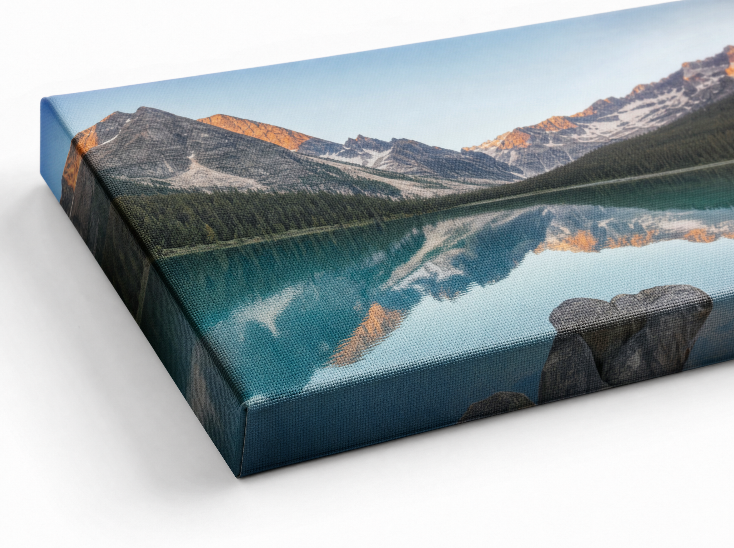 Detail gallery-wrap panoramatického fotoobrazu – kvalitné plátno s 2cm dreveným rámom