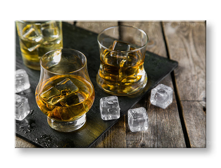 Klasický obraz na plátne s motívom DRINK S ĽADOM v zlato-čiernych odtieňoch, sofistikovaná atmosféra, luxusný dojem, vhodný do kuchyne | Obraz na stenu DRINK S ĽADOM_068-11 – hlavný