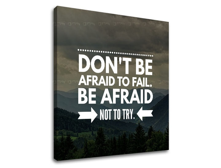 Moderný obraz s motívom Don´t be afraid, hory, les v bielo-sivých odtieňoch | Motivačný obraz na stenu Don´t be afraid, odvaha – náhľad