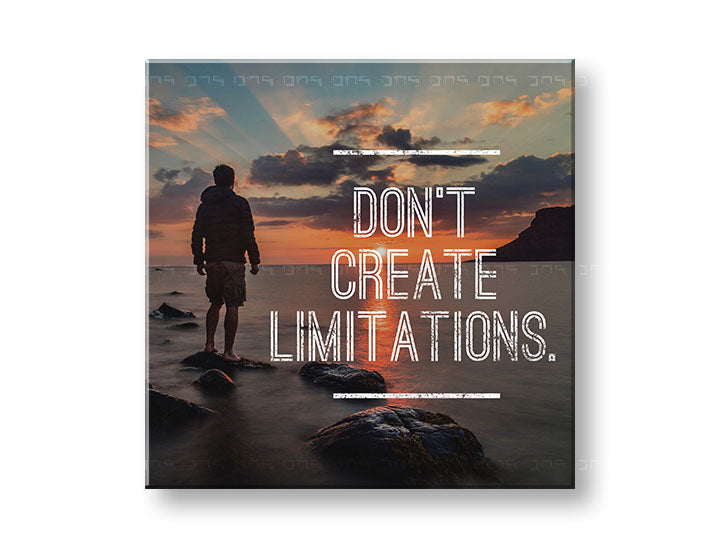 V boho štýle obraz na plátne s motívom Don´t create limitations, oceán, západ slnka, more a pláž, motivačný citát v bielych odtieňoch, vhodný do kancelárie – hlavný