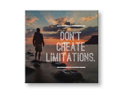 V boho štýle obraz na plátne s motívom Don´t create limitations, oceán, západ slnka, more a pláž, motivačný citát v bielych odtieňoch, vhodný do kancelárie – hlavný