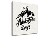 Art deco obraz na plátne s motívom Let the adventure begin, hory, cestovateľský motív, motivačný citát v bielo-sivých odtieňoch, vhodný do obývačky – produkt