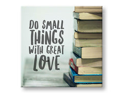 Moderný obraz na plátne s motívom Do small things, motivačný citát v modro-červených odtieňoch, vhodný do relaxačnej zóny | Motivačný obraz na stenu Do small things_002 – hlavný