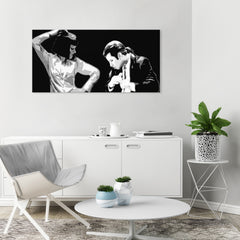 Pop art obraz na plátne s motívom Pulp Fiction, muž v obleku, príroda v bielo-čiernych odtieňoch, dramatická atmosféra, vhodný do kancelárie – hlavný