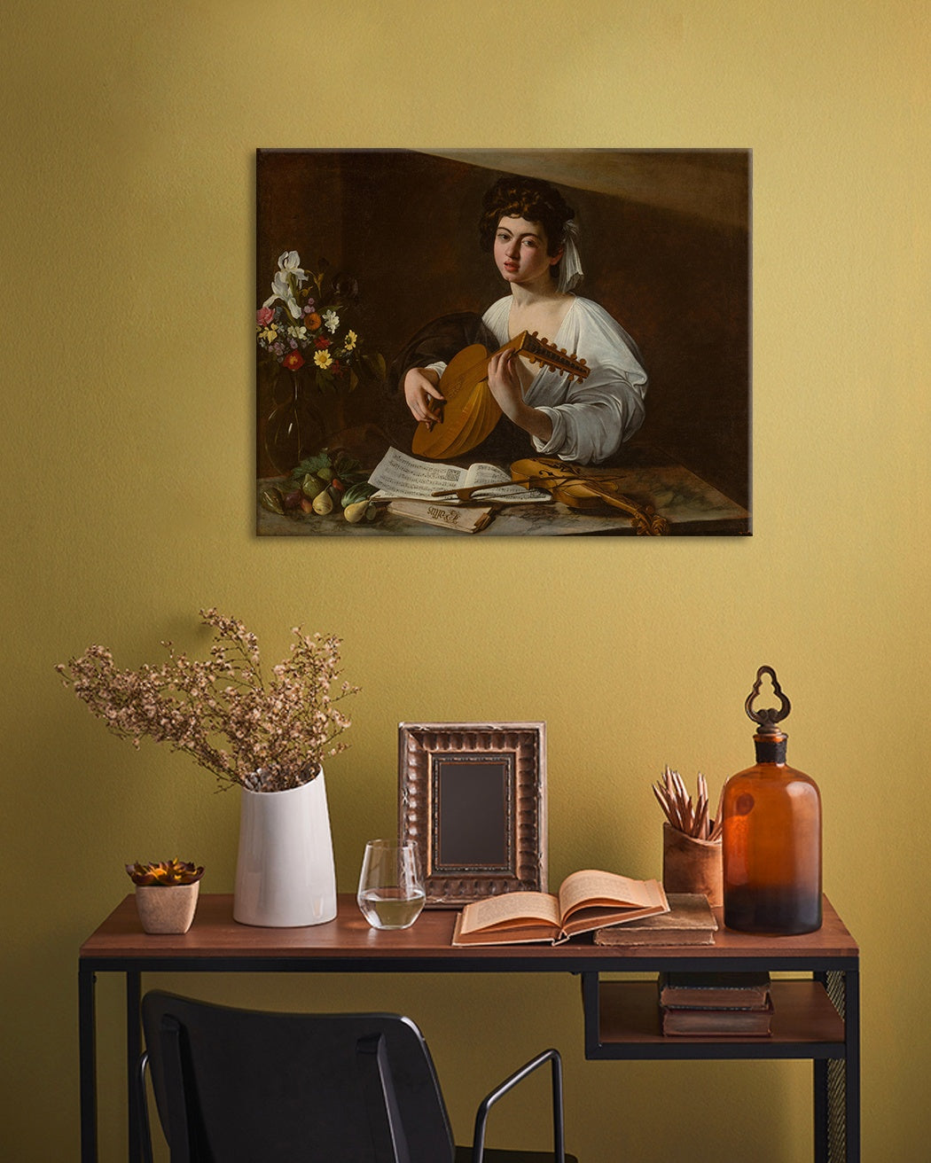 V boho štýle obraz s motívom Michelangelo Caravaggio - Lutnista, kvety, husle v bielo-zlatých odtieňoch | Obraz na plátne Michelangelo Caravaggio - Lutnista – náhľad