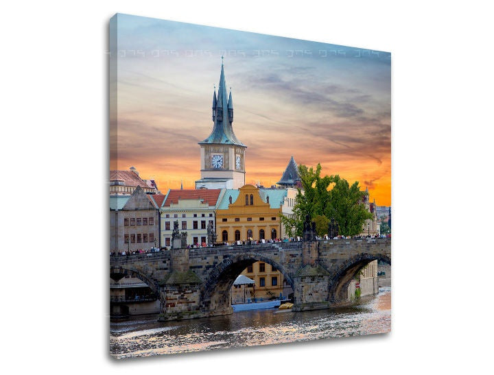 Obraz na plátne s motívom MESTO PRAHA, architektúra, krajina v modro-oranžových odtieňoch, pokojná atmosféra, mestský život, viacdielné prevedenie – hlavný