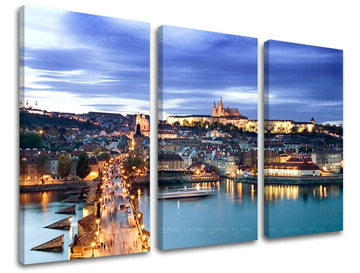 Klasický obraz s motívom PRAHA, architektúra, mapa v bielo-modrých odtieňoch | Obraz na stenu PRAHA, mestský život – náhľad