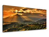 Klasický obraz na plátne s motívom PANORÁMA KRAJINA, hory, obloha, oblaky, krajina v oranžovo-zelených odtieňoch, pokojná atmosféra, vhodný do pracovne – hlavný
