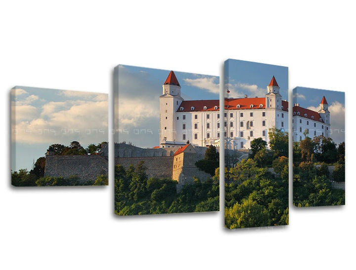 Pop art obraz na plátne s motívom SLOVENSKO, hrad, stromy, architektúra, detský motív v bielo-modrých odtieňoch, pokojná atmosféra, viacdielné prevedenie – hlavný