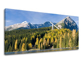 V boho štýle obraz na plátne s motívom PANORÁMA SLOVENSKO, hory, les, rieka, obloha v bielo-modrých odtieňoch, pokojná atmosféra, vhodný do obývačky – hlavný
