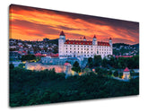 Klasický obraz na plátne s motívom SLOVENSKO, hrad, mesto, obloha, stromy v bielo-oranžových odtieňoch, majestátna atmosféra, príroda, vhodný do kancelárie – hlavný