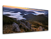 Industriálny obraz na plátne s motívom PANORÁMA SLOVENSKO, hory, oblaky, obloha, krajina v oranžovo-sivých odtieňoch, pokojná atmosféra, viacdielné prevedenie – hlavný