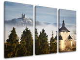 Klasický obraz na plátne s motívom SLOVENSKO, kostol, hrad, sneh, hmla v bielo-modrých odtieňoch, pokojná atmosféra, príroda, trojdielné prevedenie – hlavný