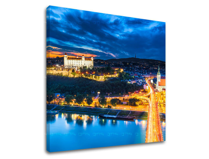 Obraz na plátne s motívom SLOVENSKO, hrad, rieka, most, krajina v bielo-modrých odtieňoch, pokojná atmosféra, mestský život, vhodný do pracovne – hlavný