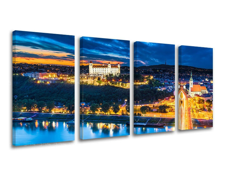 Obraz na plátne s motívom SLOVENSKO, hrad, rieka, kostol, západ slnka v modro-oranžových odtieňoch, pokojná atmosféra, viacdielné prevedenie – hlavný