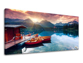 Rustikálny obraz na plátne s motívom PANORÁMA SLOVENSKO, jazero, hory, prístavisko, krajina v fialovo-modrých odtieňoch, pokojná atmosféra, vhodný do obývačky – hlavný