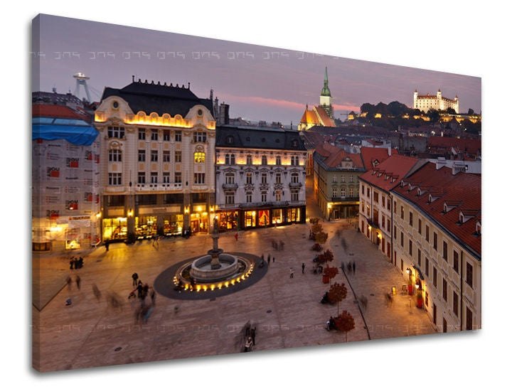 Obraz na plátne s motívom SLOVENSKO, hrad, architektúra, detský motív, mapa v fialovo-ružových odtieňoch, pokojná atmosféra, vhodný do kancelárie – hlavný