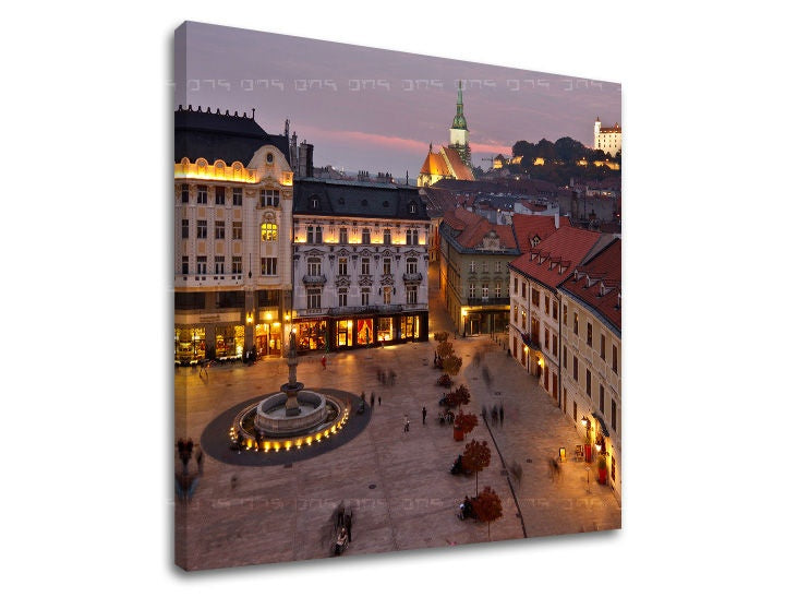 Obraz na plátne s motívom SLOVENSKO, hrad, architektúra, detský motív, mapa v fialovo-oranžových odtieňoch, pokojná atmosféra, vhodný do chodby – hlavný