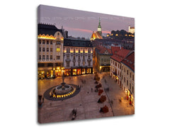 Obraz na plátne s motívom SLOVENSKO, hrad, architektúra, detský motív, mapa v fialovo-oranžových odtieňoch, pokojná atmosféra, vhodný do chodby – hlavný