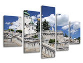 Klasický obraz na plátne s motívom SLOVENSKO, kostol, obloha, oblaky, architektúra v bielo-zelených odtieňoch, pokojná atmosféra, viacdielné prevedenie – hlavný