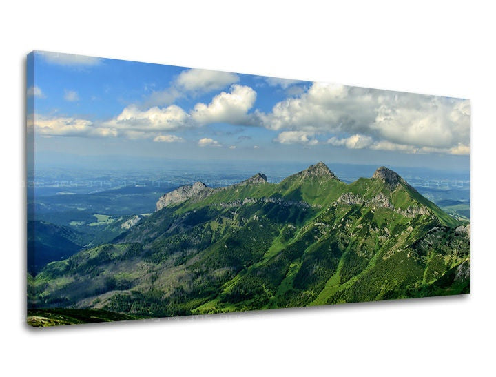 Obraz na plátne s motívom PANORÁMA SLOVENSKO, hory, obloha, oblaky, krajina v bielo-modrých odtieňoch, pokojná atmosféra, vhodný do obývačky – hlavný