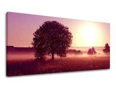 Obraz na plátne s motívom PANORÁMA ZÁPAD SLNKA, strom, východ slnka, opar, pole v fialovo-ružových odtieňoch, pokojná atmosféra, vhodný do spálne – hlavný