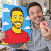 Muž drží obraz, na ktorom je ako Homer Simpson, a v ruke má ružovú šišku