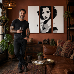 Ručne maľovaný POP Art obraz Elizabhet Taylor – obraz v modernom mužskom interiéri, lifestyle vizualizácia. Dominantné farby: čierna, biela, sivá.