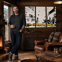 Ručne maľovaný POP Art obraz NEW YORK – obraz v modernom mužskom interiéri, lifestyle vizualizácia. Dominantné farby: žltá, čierna, biela.