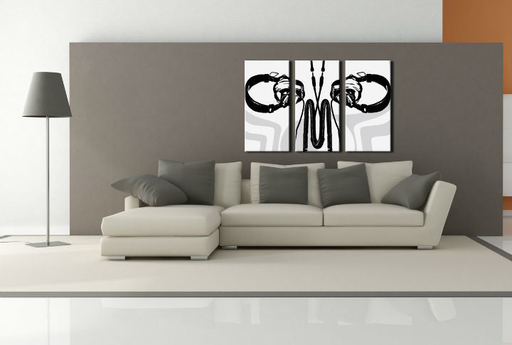 Pop art obraz na plátne s motívom DJ, príroda v bielo-sivých odtieňoch zavesený v interiéri kancelárie, minimalizmus | Ručne maľovaný POP Art obraz DJ – interiér