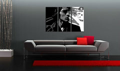 Pop art obraz na plátne s motívom Richard Ashcroft, cigara v bielo-sivých odtieňoch zavesený v interiéri obývačky, mestský život | Ručne maľovaný POP Art obraz Richard Ashcroft – interiér