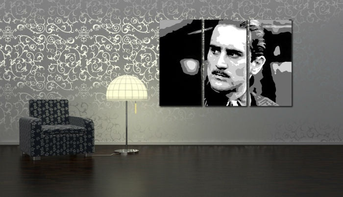 Pop art obraz na plátne s motívom Godfather Rober De Niro v bielo-sivých odtieňoch zavesený v interiéri pracovne, intenzívna atmosféra, filmový svet a mestský život – interiér