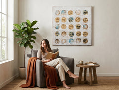 Ručne maľovaný obraz na plátne s motívom textúra, príroda v bielo-modrých odtieňoch zavesený v interiéri obývačky, pokojná atmosféra, čas | Maľovaný obraz na stenu ABSTRAKT – interiér