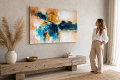 Maľovaný obraz na stenu ABSTRAKT 120x80 cm – ručne maľovaný obraz v elegantnom interiéri (Modern coastal) | wall mockup | premium canvas | Papilora.sk