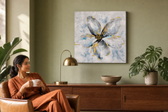 Maľovaný obraz na stenu KVETY 50x50 cm – ručne maľovaný obraz v elegantnom interiéri (Mid-century warm) | wall mockup | premium canvas | Papilora.sk