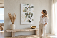 Maľovaný obraz na stenu LISTY 60x90 cm – ručne maľovaný obraz v elegantnom interiéri (Modern coastal) | wall mockup | premium canvas | Papilora.sk