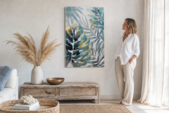 Maľovaný obraz na stenu LISTY 60x90 cm – ručne maľovaný obraz v elegantnom interiéri (Modern coastal) | wall mockup | premium canvas | Papilora.sk