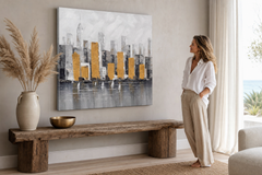 Maľovaný obraz na stenu MESTO 70x70 cm – ručne maľovaný obraz v elegantnom interiéri (Modern coastal) | wall mockup | premium canvas | Papilora.sk