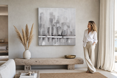 Maľovaný obraz na stenu MESTO 80x80 cm – ručne maľovaný obraz v elegantnom interiéri (Modern coastal) | wall mockup | premium canvas | Papilora.sk