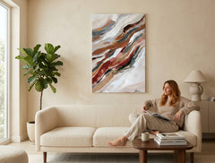 Moderný obraz na plátne s motívom more a pláž v bielo-béžových odtieňoch zavesený v interiéri kancelárie, pokojná atmosféra, pohyb a príroda – interiér