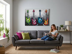 V boho štýle obraz na plátne s motívom GITARY vo viacfarebných odtieňoch zavesený v interiéri pracovne, energická atmosféra, rock and roll a kreativita – interiér