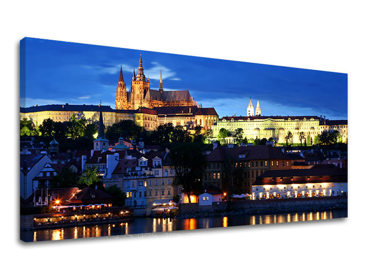 Klasický obraz na plátne s motívom PANORÁMA PRAHA, nočná obloha, krajina, príroda v bielo-modrých odtieňoch, majestátna atmosféra, vhodný do pracovne – hlavný
