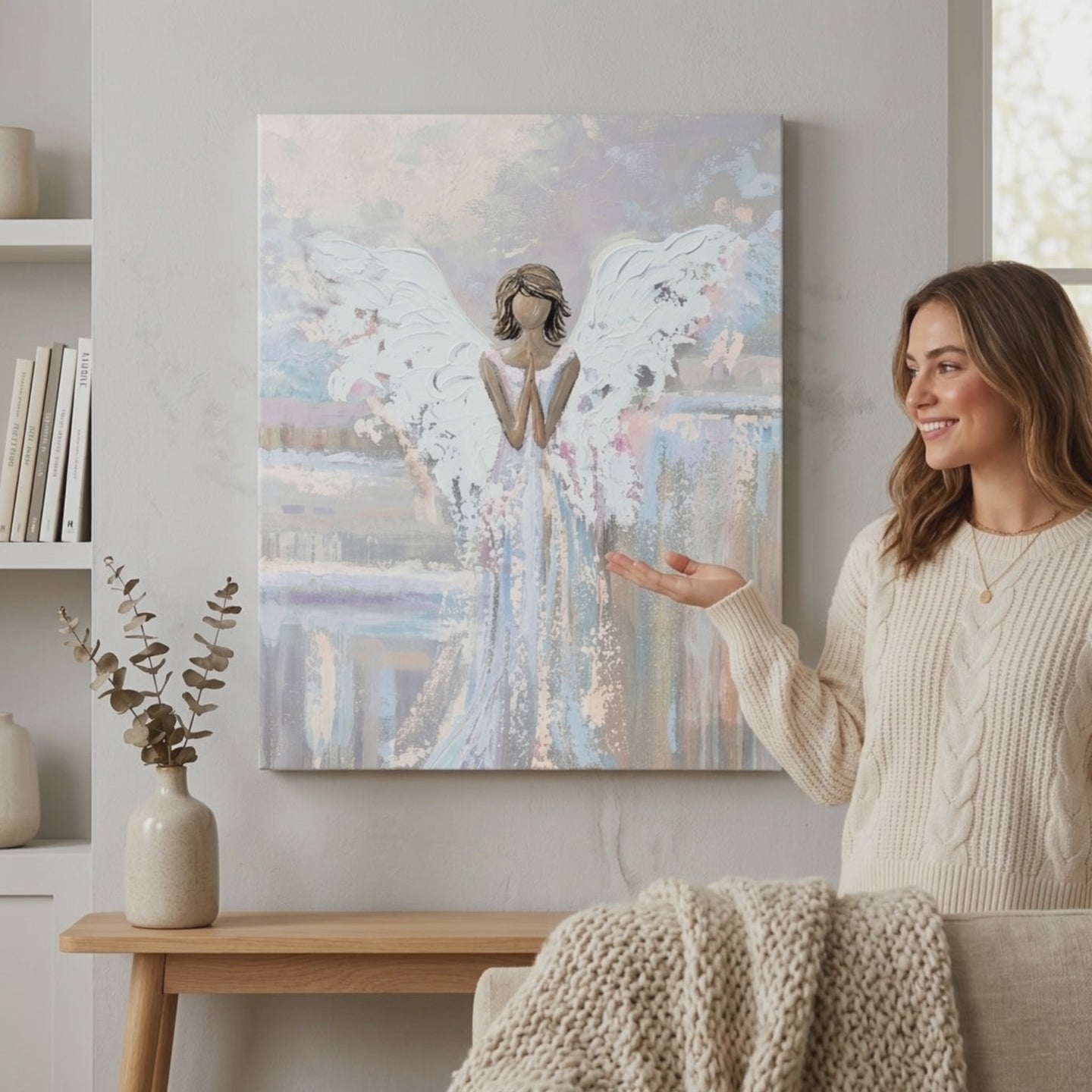 Anjelské obrazy na plátne Láskavý pohľad. Moderná nástenná dekorácia, obraz na plátne do obývačky, žena obdivuje dielo v štýlovom svetlom interiéri. Papilora (XOBAG010E1).