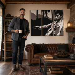 Ručne maľovaný POP Art obraz AL PACINO – obraz v modernom mužskom interiéri, lifestyle vizualizácia. Dominantné farby: čierna, hnedá, biela, sivá.